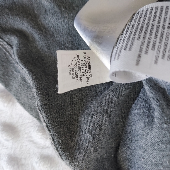 Deadpool Mens M T-Shirt Graphic Tee Old Navy Collectabilitees Short Sleeve Gray - Picture 9 of 12